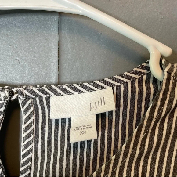J.Jill Women’s Striped Tie Front Top 3/4 Sleeves Gray/White size small - Picture 2 of 8